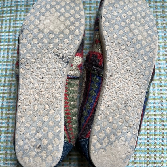 TOMS Aztec print flats. - Picture 4 of 4